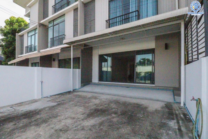 ทาวน์โฮมมือสอง ม. พฤกษาวิลล์65/2 ติวานนท์-ศรีสมาน ทาวน์โฮม3ชั้น สภาพดีมาก เหมือนไม่เคยเข้าอยู่ เนื้อที่ 25.20 ตร.ว. 3 ห้องนอน 3 ห้องน้ำ 2 ที่จอดรถ  สามรถทำเป็นโฮมออฟฟิศได้ บนทำลที่เชื่อมต่อถนน แจ้งวัฒนะ, ปากเกร็ด, ศรีสมาน ใกล้ทางด่วน "ศรีสมาน" จองเลย!